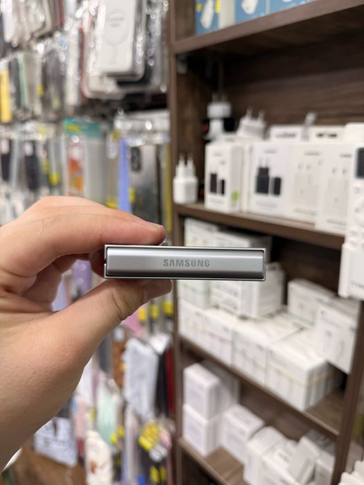 Samsung Z Flip 6