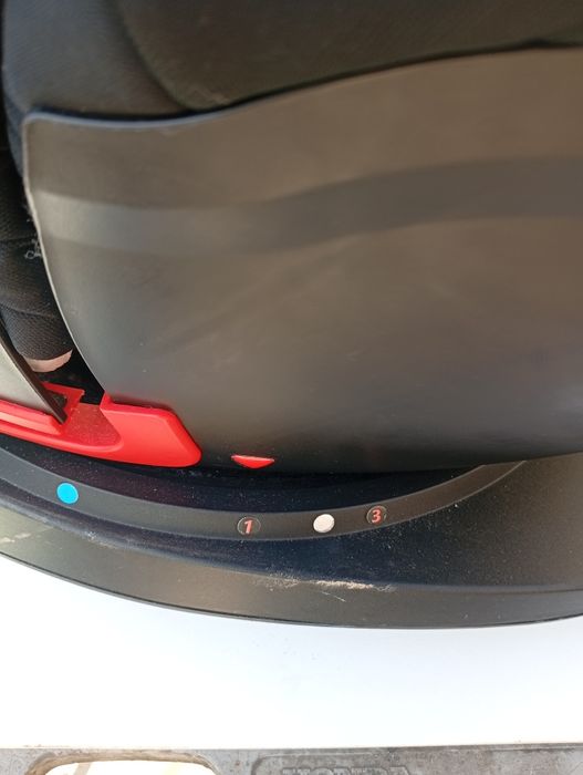 Scaun copii cu isofix rotativ . Stare buna. Prezintă urme de uzura