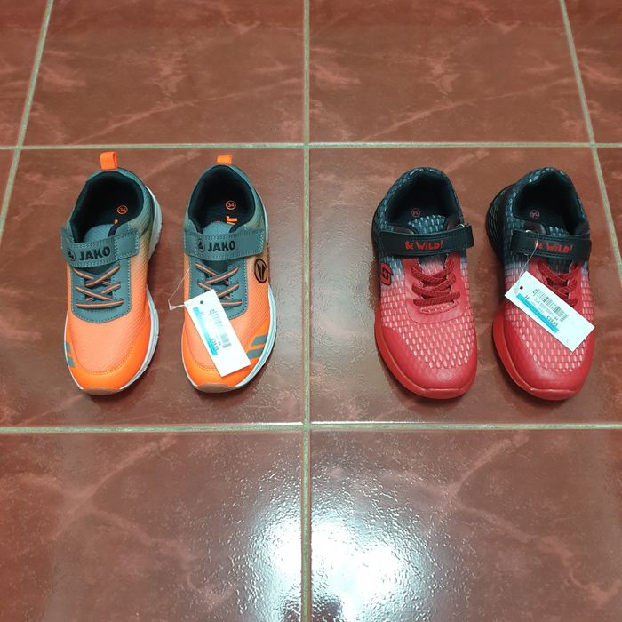 Vand 2 perechi adidasi noi , marimea 34