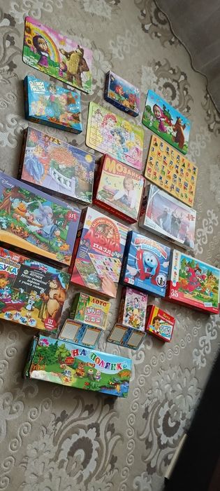 Пазлы и игры в ассортименте.