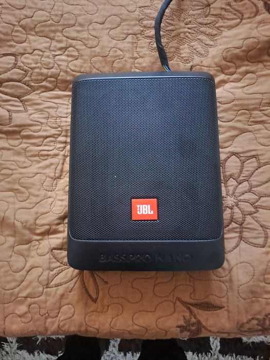 Vând subwoofer jbl