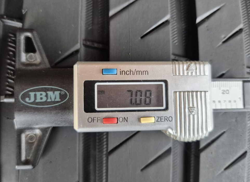 O bucată 305/30 R22 vară - una Michelin