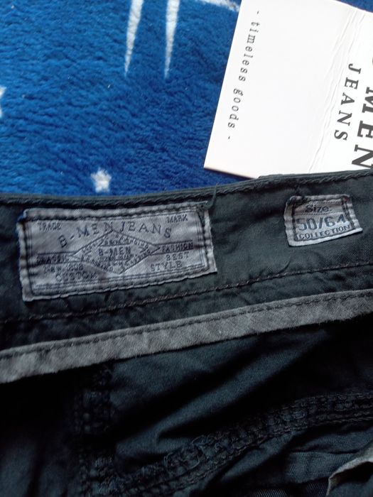 Vând pantaloni scurti