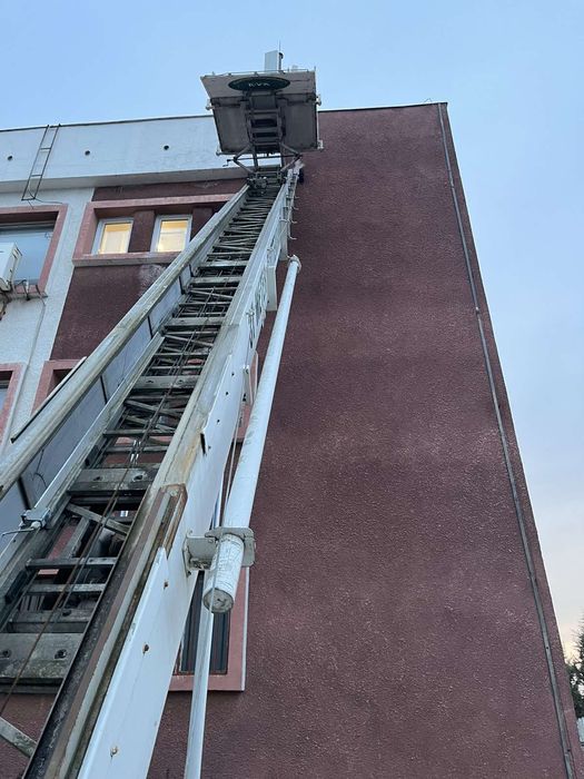 Автовишка Строителен асансьор. Мобилен Хаспел под наем.