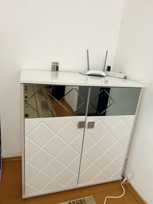 Тумба для спальни, прихожей