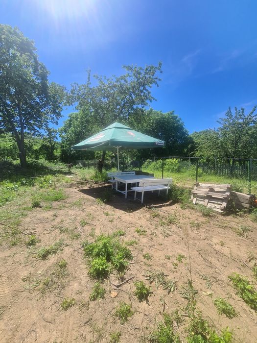 Продавам УПИ с.Брестник