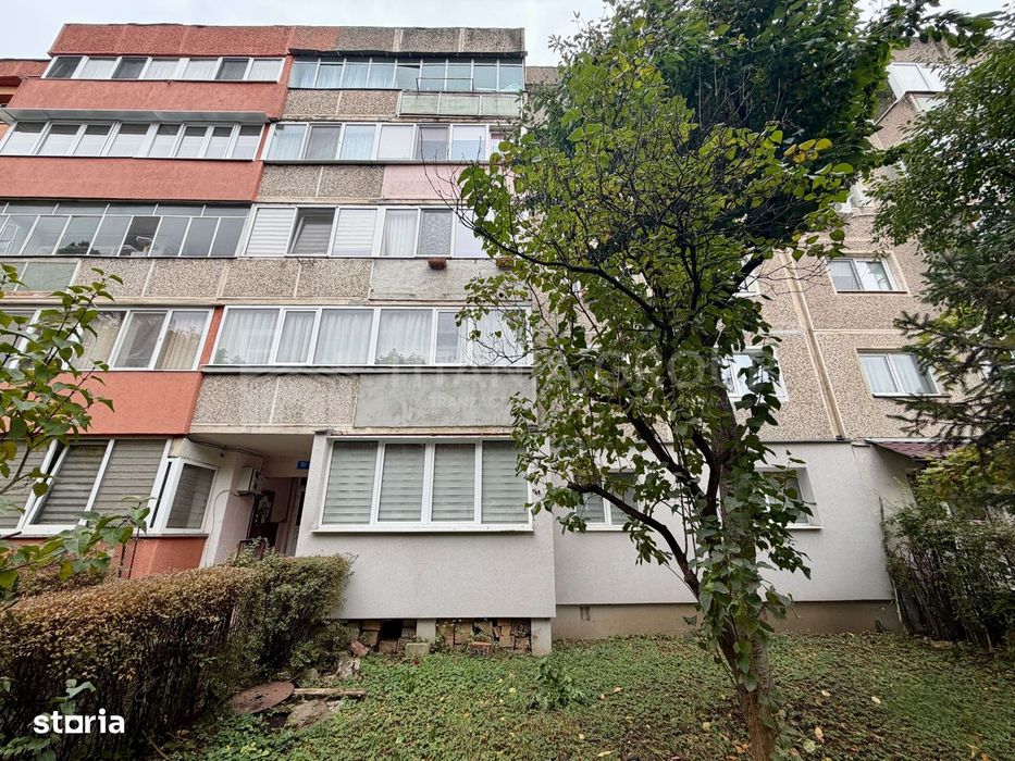 Apartament cu 3 camere, 2 bai  - zona Tractorul