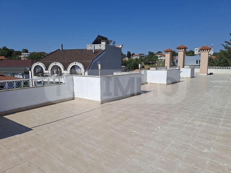 Продава се Тристаен апартамент в Бяла - 136 кв.м за 956 €/кв.м - Снимка #2