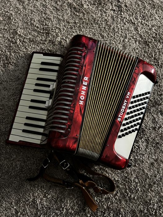 Vand acordeon hohner student vM 48 basi