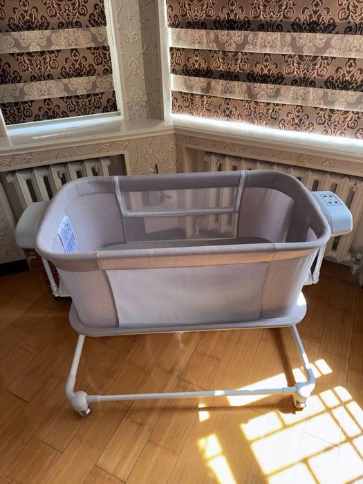 Продаю электрическую люльку-кровать и Пеленальгый столик-шкаф 2 в 1