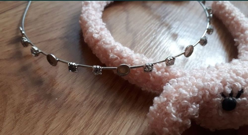 Ободки и резинки для волос на девочку