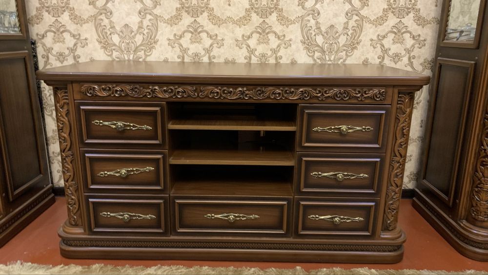 Gostiniy stol stul komod penal