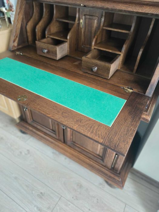 Писалище / скрин