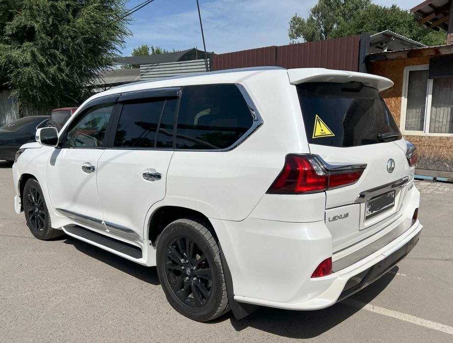 Продам  автомобиль LEXUS LX 570