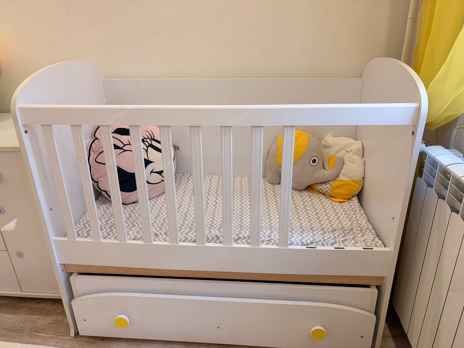 Дървено люлеещо легло/ кошара с чекмедже