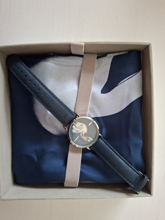 Ceas Cacharel si eșarfă de mătase