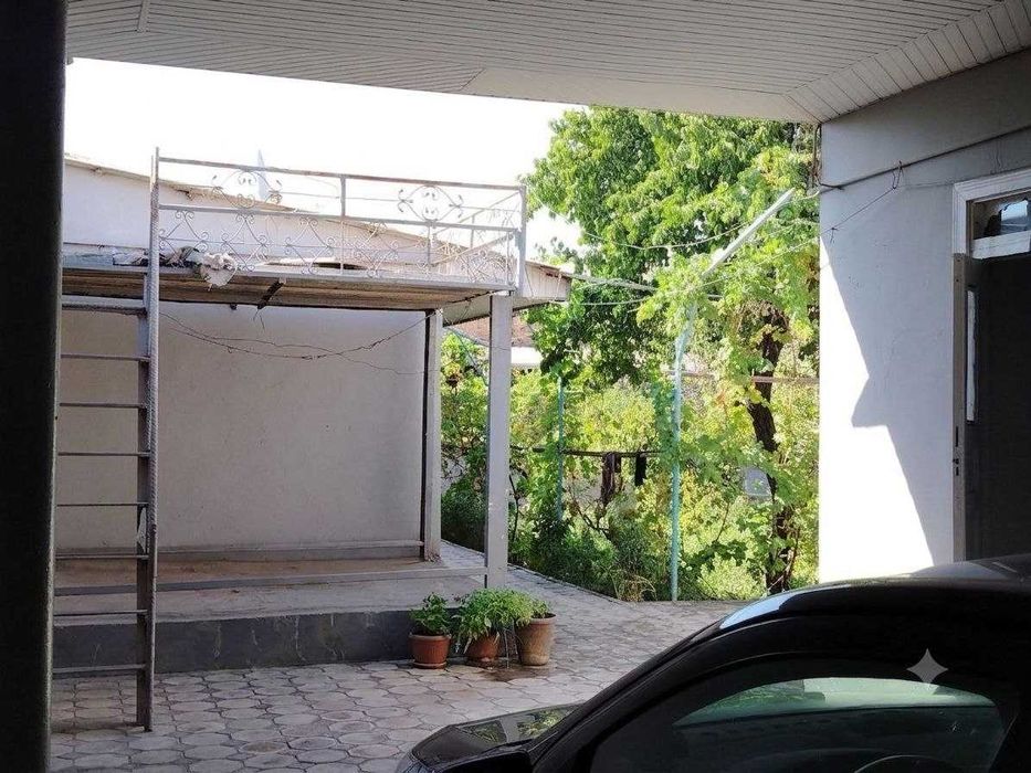Hovli sotiladi, hamma sharoitlari bor tayyor