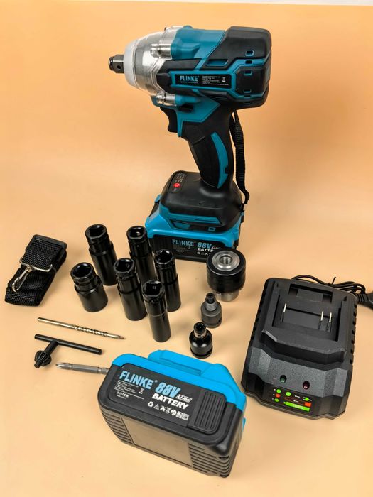 Cheie impact 400 Nm cu set tubulare si 2 baterii 419 lei