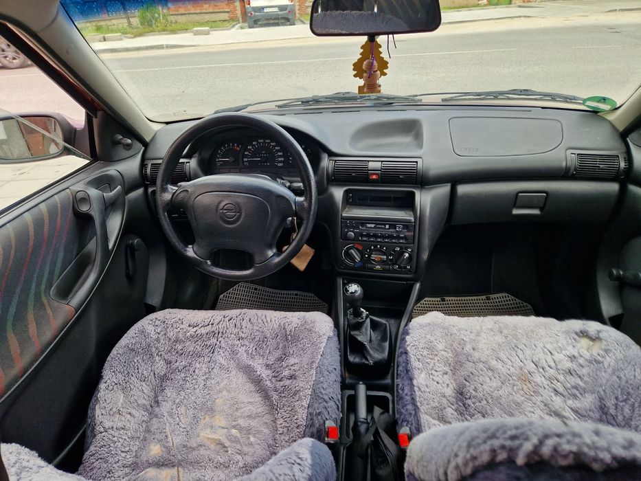 Opel astra 1.6 бензин 71хил реални км