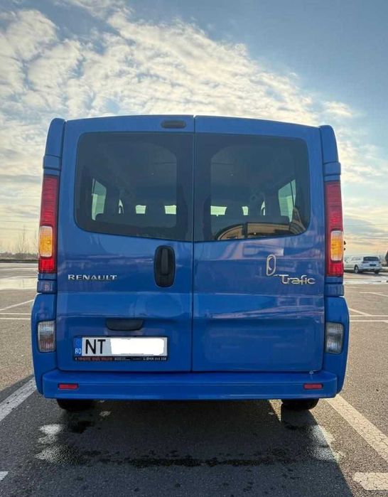 Renault Trafic II  / 8+1 LUNG