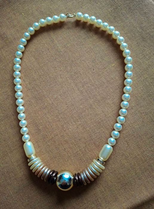 Винтидж бижута: колиета, брошка, обеци.