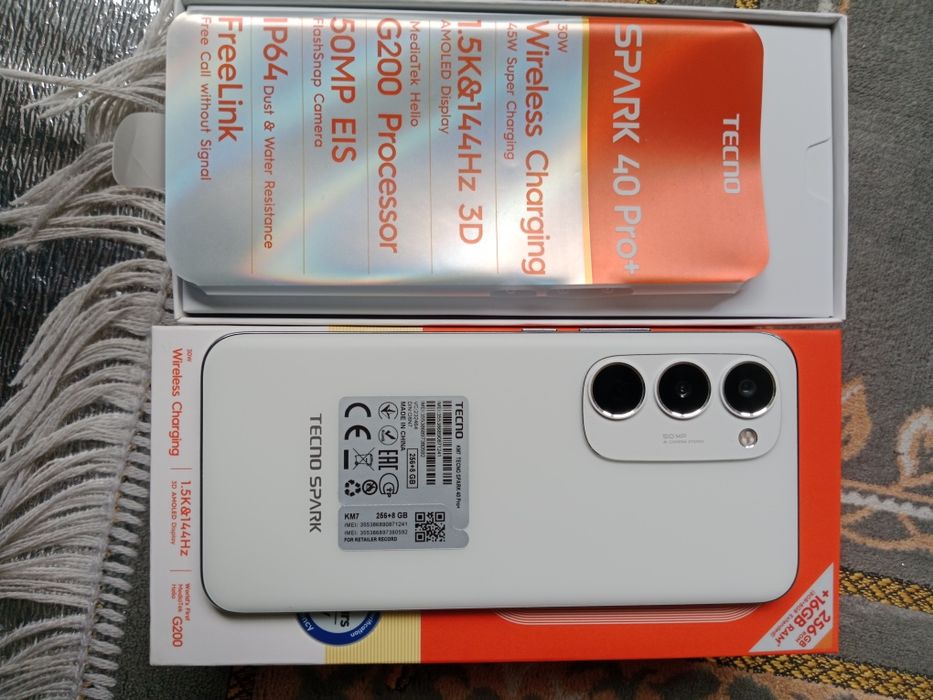 Техно Спарк 40 про Плюс