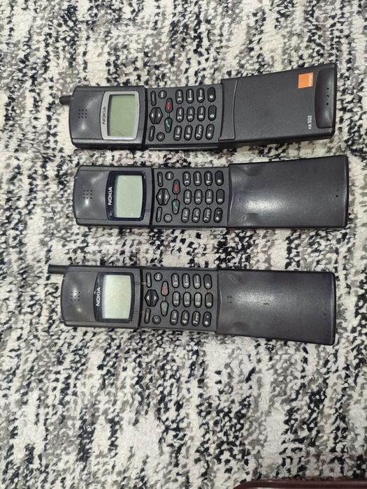 Nokia 8110 ( банан из фильма матрица )