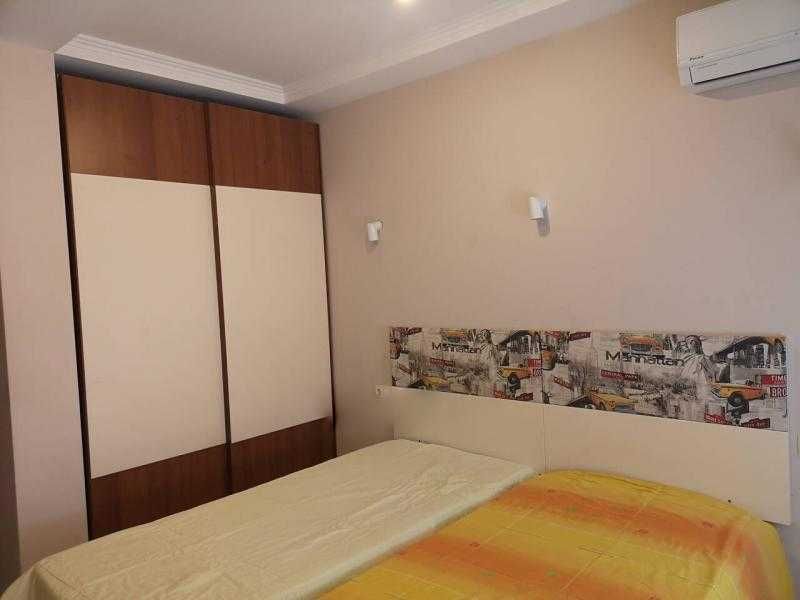 Дава се под наем Тристаен апартамент в Бургас, Център - 100 кв.м за 847.62 € - Снимка #14