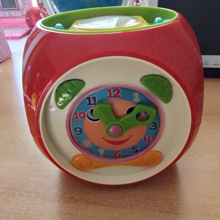 Развивающий, музыкальный куб.