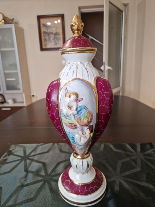 Прекрасна антикварна италианска порцеланова урна купа ваза Capodimonte