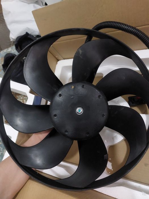 Вентилятор  радиатора  Volkswagen Jetta