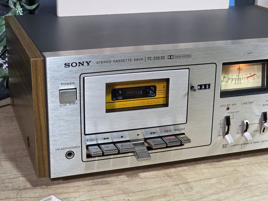 Casetofon deck SONY TC-206 SD, vintage stereo argintiu, laterale lemn, vumetre, impecabil