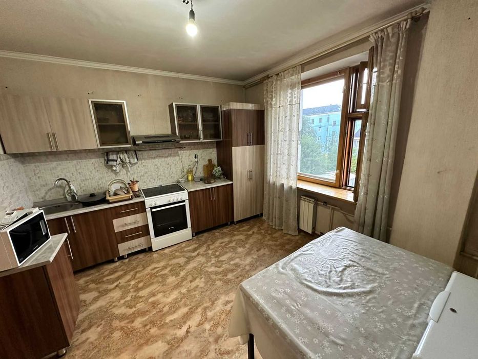 В продаже 4х ком квартира Чехова 64