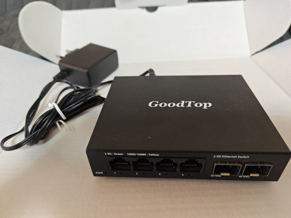 Switch 4x 2.5Gbps RJ 2x 10Gbps SFP