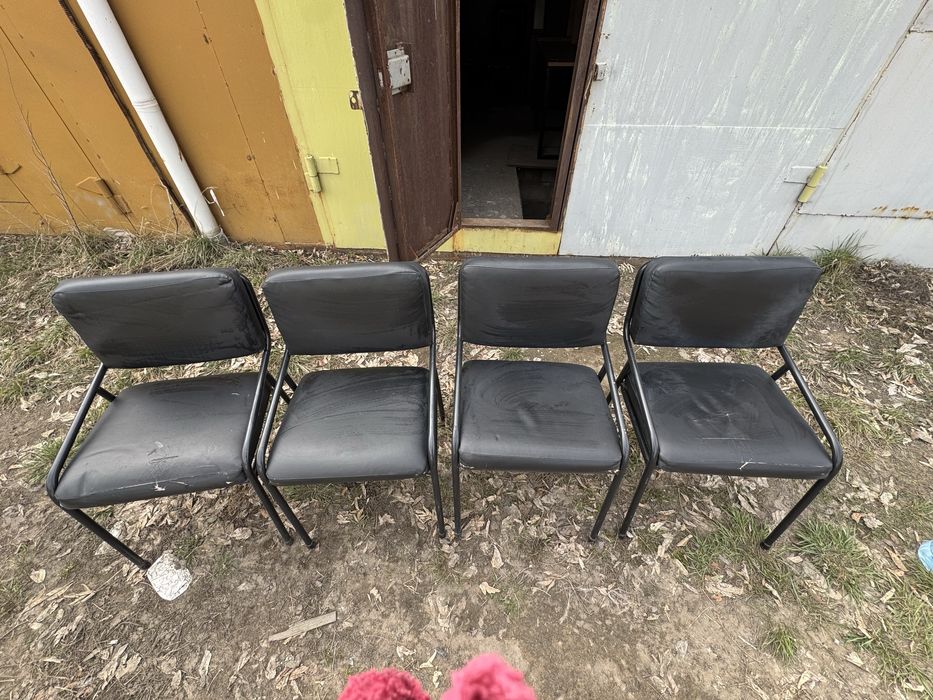 Офисные стулья в хорошем состоянии
