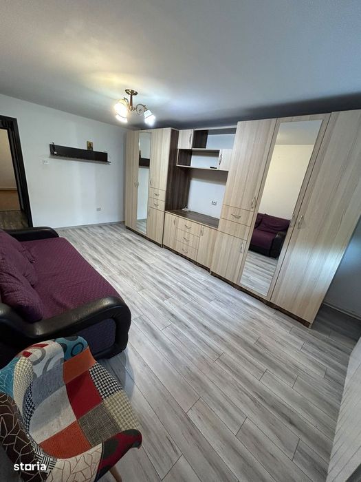 De inchiriat apartament 2 camere, decomandat, cu balcon, 1300lei/luna