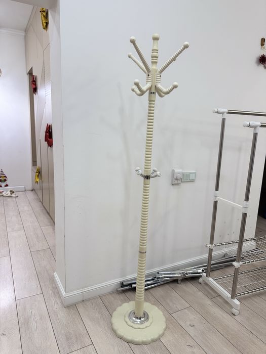 Напольная вешалка