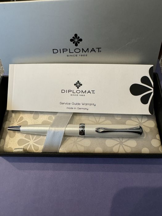 Vând Pix Excellence A2 Pearl White Diplomat