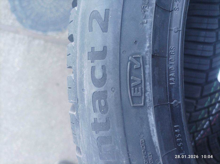 255/40 R19 Continental