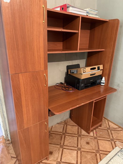 Компьютерный стол сатылады