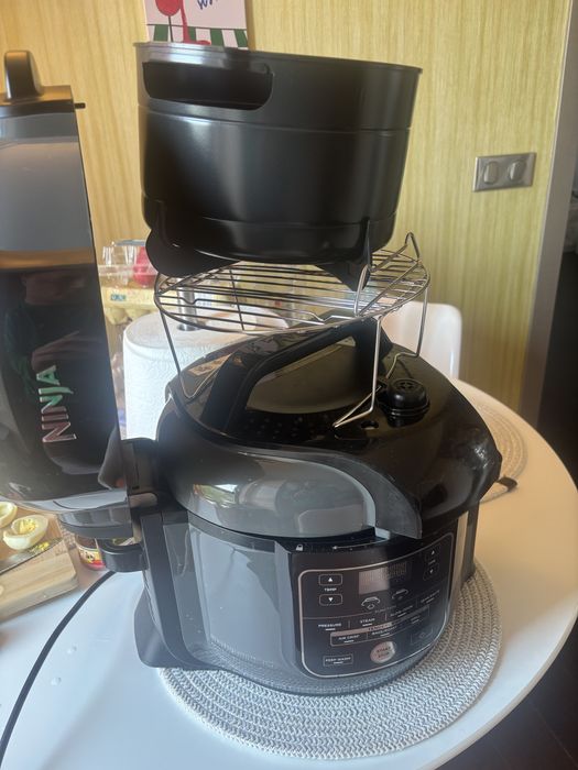 Multicooker ninja 7in1 (oala sub presiune + air frayer)