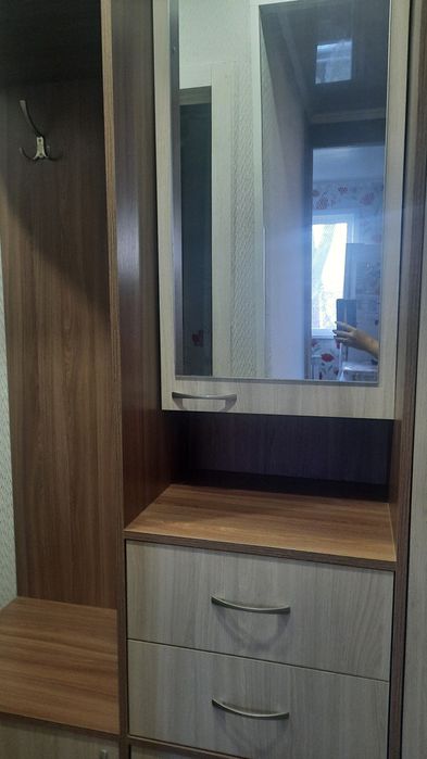 Продам отличную  прихожку