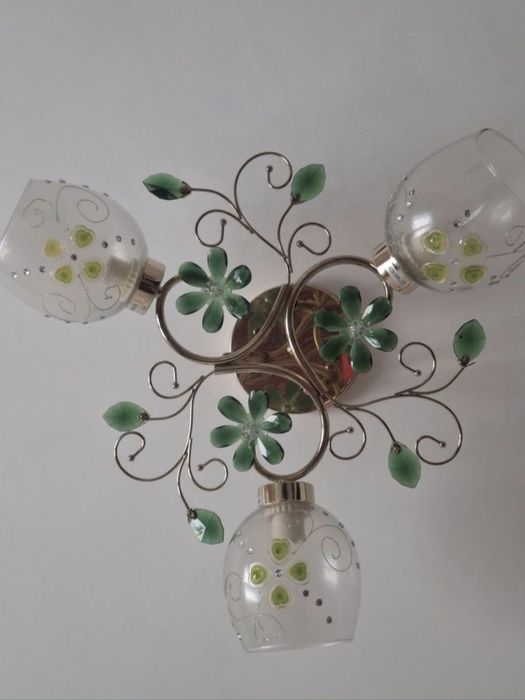 Продам  люстра 3 -х рошковый