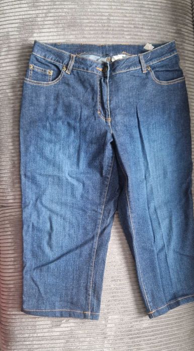 Donez 3 perechi de pantaloni trei sfert marimea 42