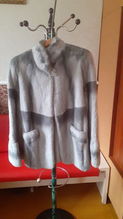 Женская верхняя одежда .