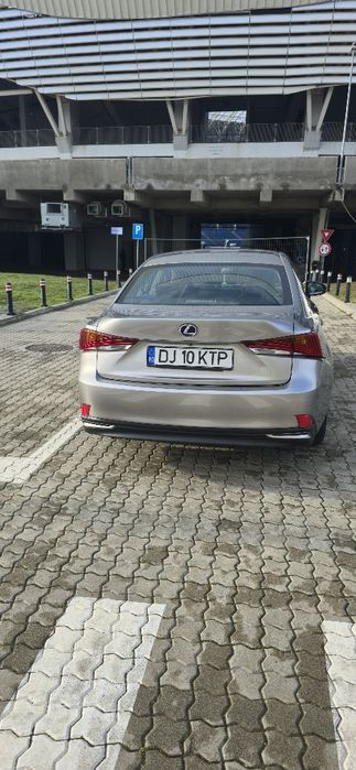 Lexus is 300 hibrid