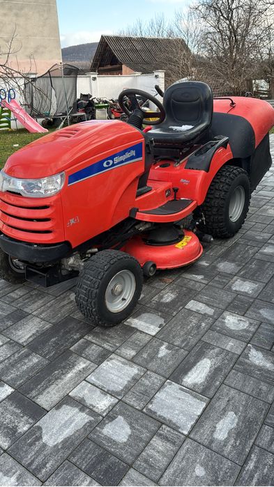 Tractoras de tuns iarba