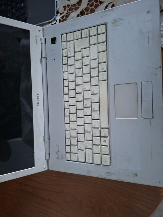 Vand laptop hp si sony vaio