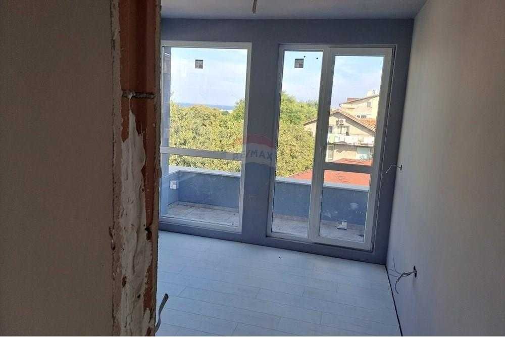 Продава се Двустаен апартамент в Варна, Аспарухово - 50 кв.м за 1660 €/кв.м - Снимка #2