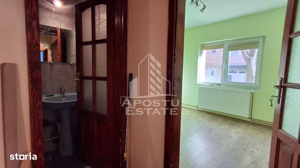 Apartament 3 camere la parter – ideal locuinta sau afacere,